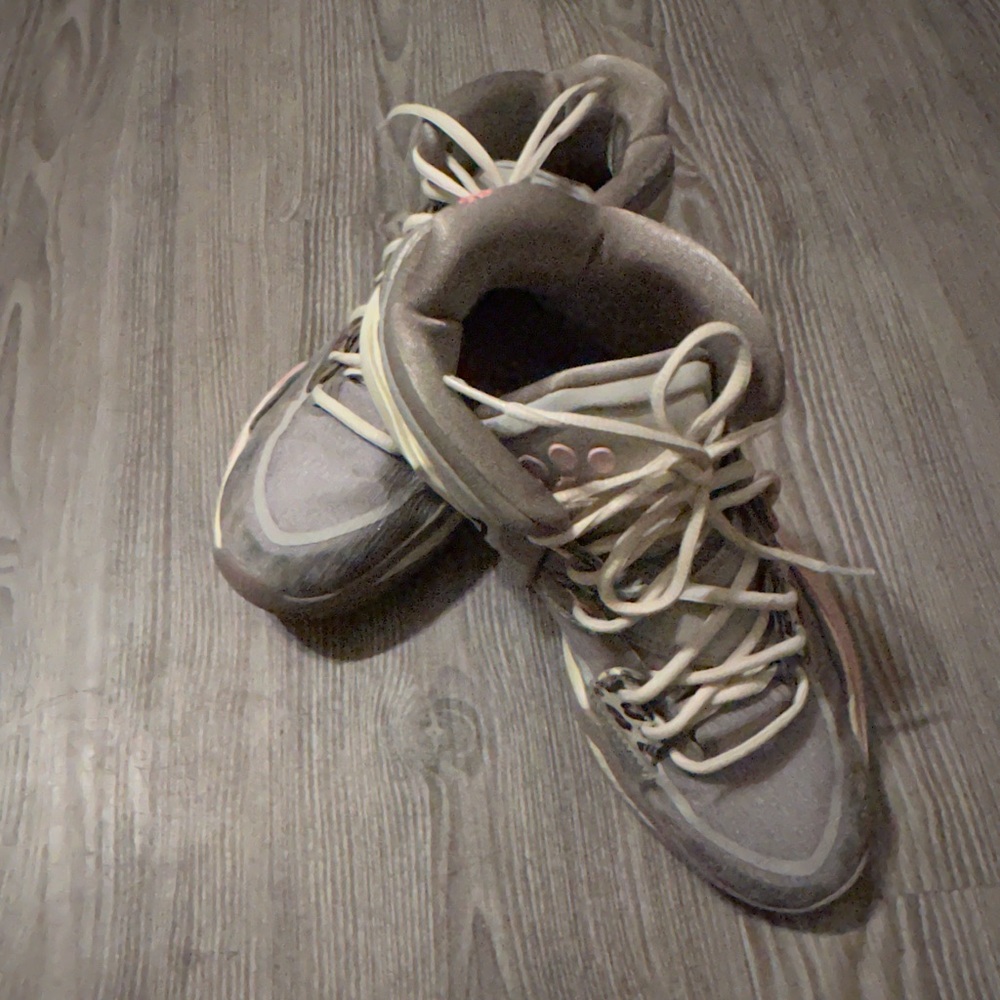 Nike Kyrie Irving mens size 9